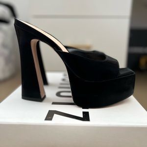 NWB Schutz Andrina Slip On High Heel 7.5